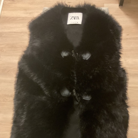 ZARA FAUX FUR BLACK VEST - SMALL - Picture 3 of 5